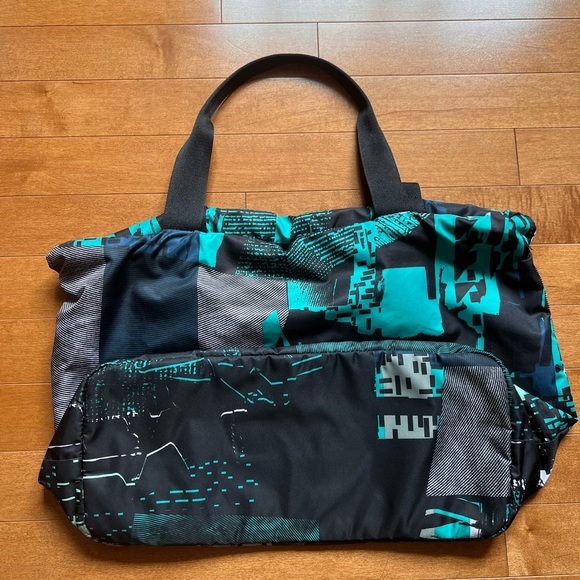Under Armour Handbags - Under Armour Printed Cinch Gym Tote Bag Purse